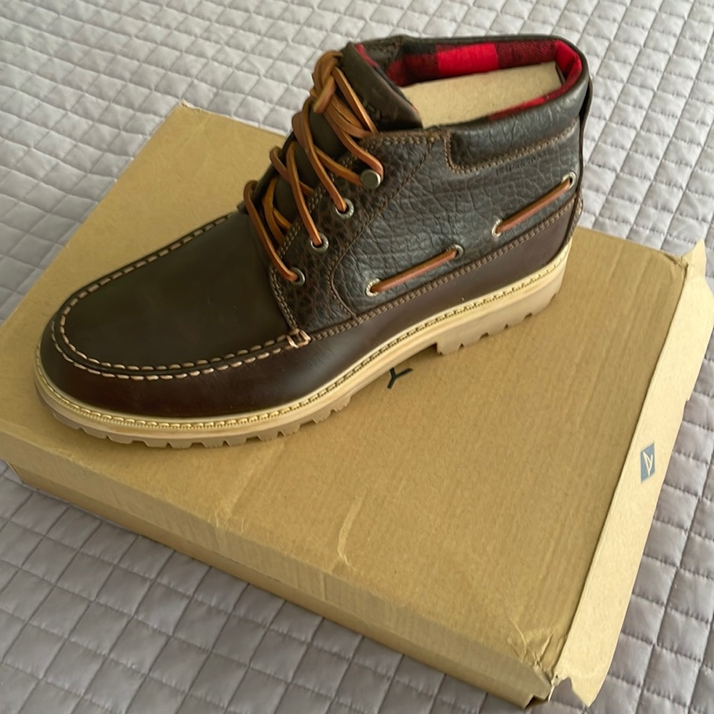 Sperry A/O lug chukka boots brand new in box